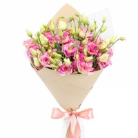 Bouquet of 9 pink lisianthus in craft