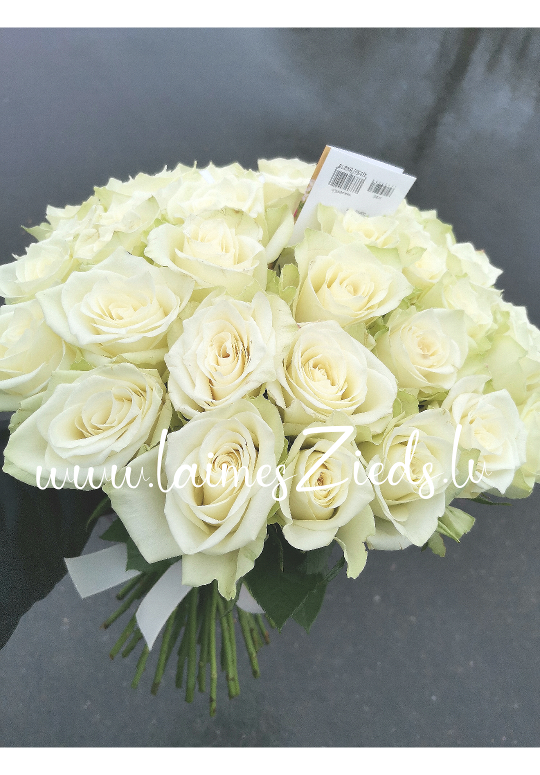 Flower delivery to Liepaja. Different colors Bush rose. Send Flowers