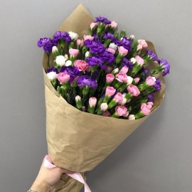 Bouquet of spray carnation