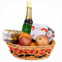 Fruit basket (3 kg) with chocolates and drink