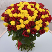 101 желтая роза и красная роза 50 см