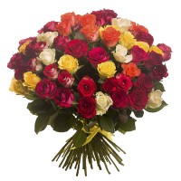 Большой богатый букет разноцветных роз 50 см