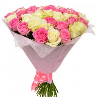 Белые и розовые розы 60 см